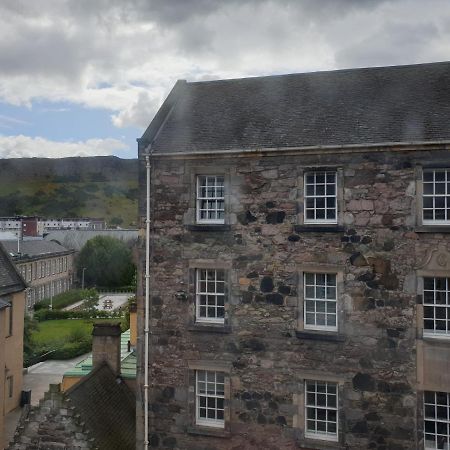 Апартаменты Canongate - Spacious And Historic 2 Bed Flat On Royal Mile Эдинбург Экстерьер фото